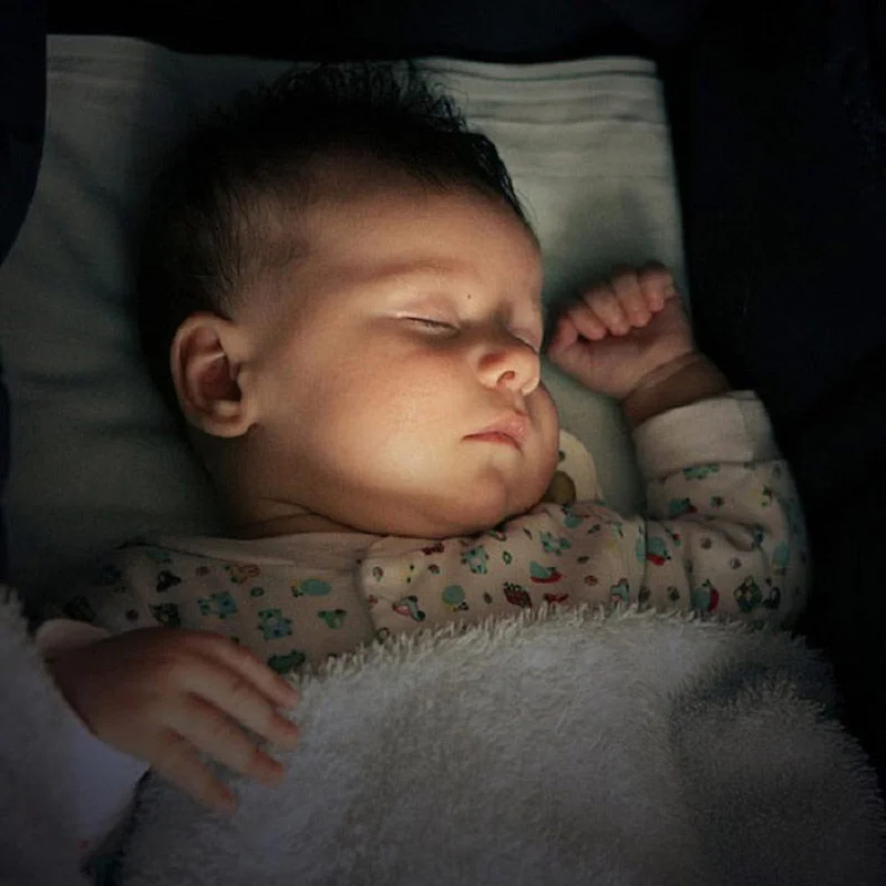 Đèn ngủ cho trẻ sơ sinh màu gì